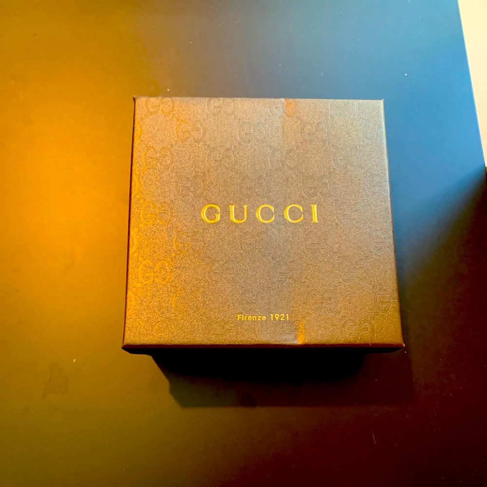 😀 Men’s Authentic Gucci Belt.